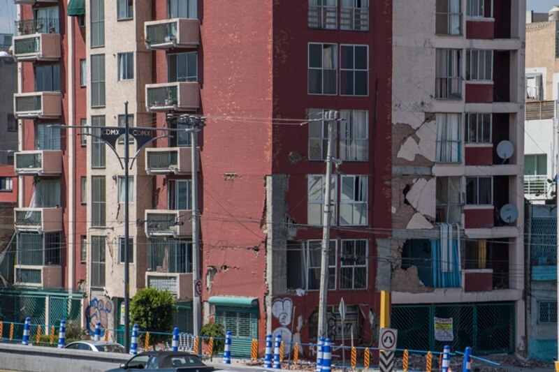 Edificio dañado por un terremoto