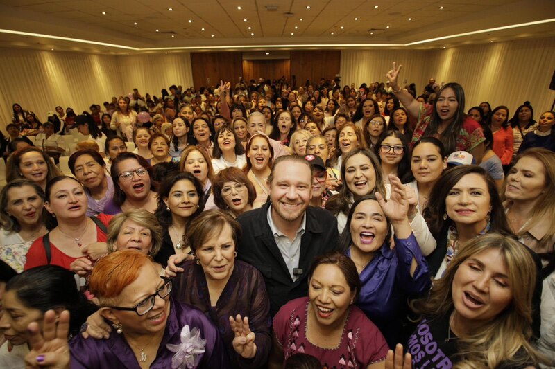 ¡Mujeres con López Obrador!