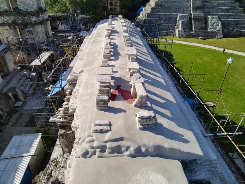 Templo maya en ruinas