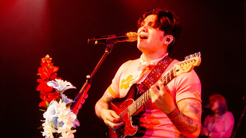 Cantante colombiano Sebastián Yatra se presenta en concierto