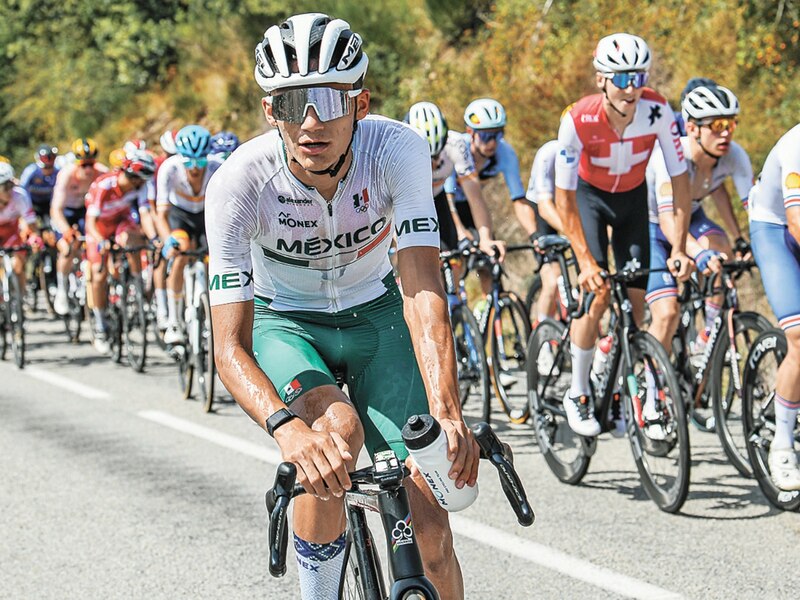 ¡El ciclista mexicano, Juan Diego García, en plena competencia!