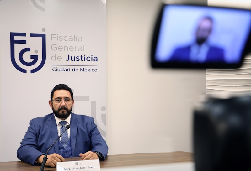El Fiscal General de Justicia de la Ciudad de México, Ulises Lara López, da una conferencia de prensa.