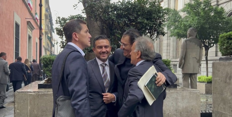 Posible título: Reunión de empresarios en la Ciudad de México