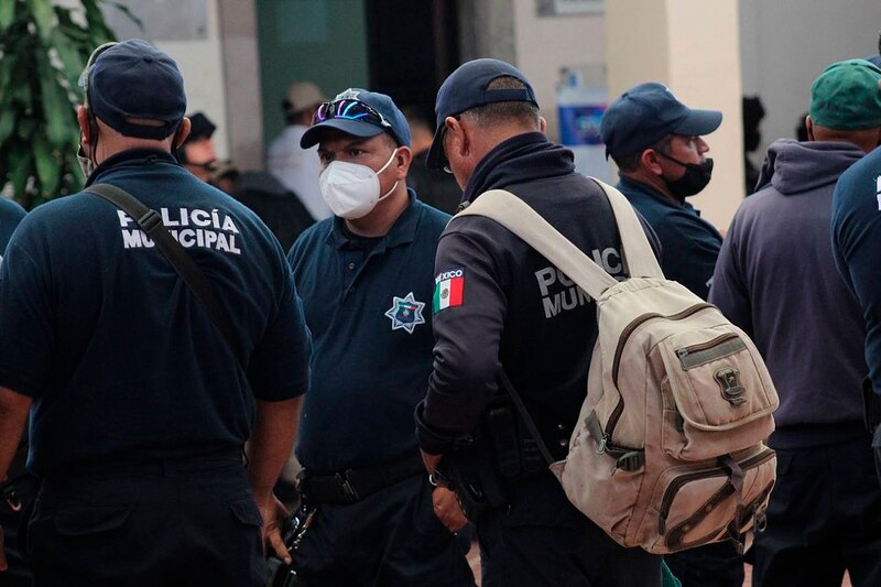 Policías mexicanos en una conferencia de prensa