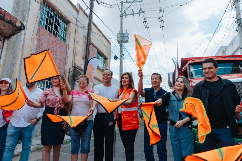 Vero Delgadillo en recorrido por obras de repavimentación en Guadalajara, como parte del programa de rehabilitación urbana 2025