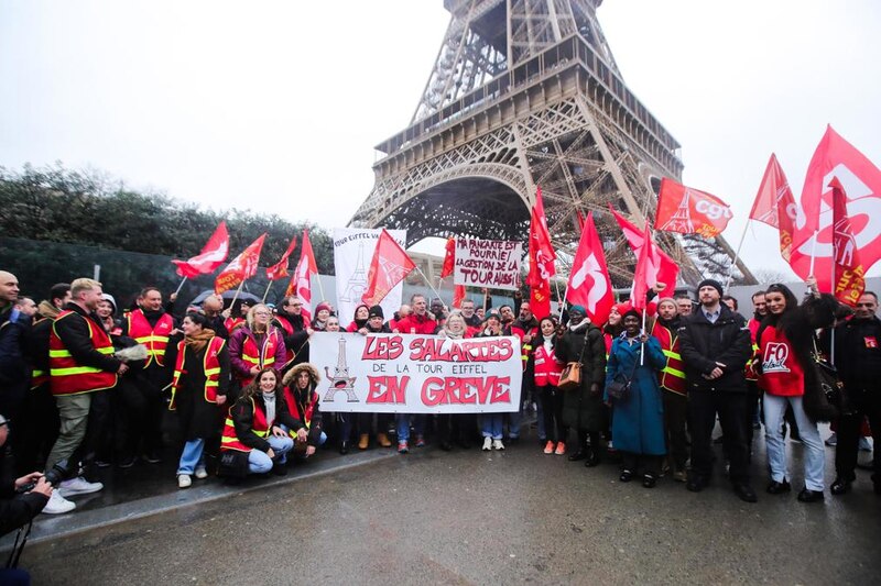 Manifestación de trabajadores de la Torre Eiffel en París