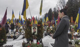 Ucrania conmemora cuarto aniversario de la guerra con Rusia con una solución cada vez más lejana    