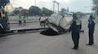 Socavón de más de 4 metros interrumpe carriles centrales de Calzada Ignacio Zaragoza