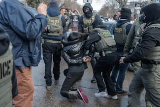 Trump otorga licencia para matar a los agentes encapuchados del ICE: “Hacen un trabajo excelente”