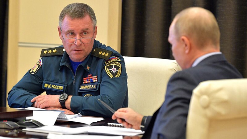 Putin se reúne con el jefe del Ministerio de Emergencias de Rusia