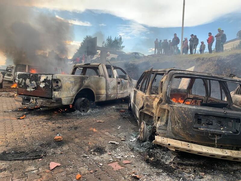 Autos quemados en protesta