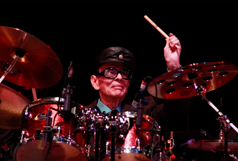 El legendario baterista Buddy Rich en concierto.