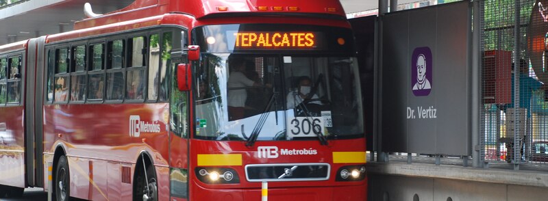 Autobús rojo en la Ciudad de México