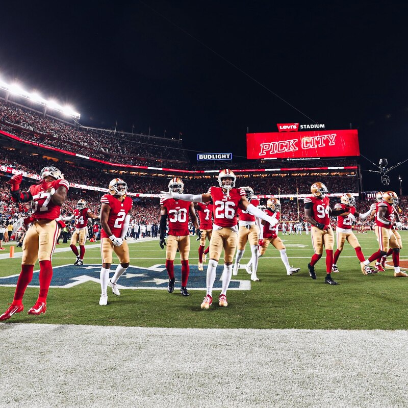 Los 49ers de San Francisco celebran un touchdown en el Levi's Stadium.
