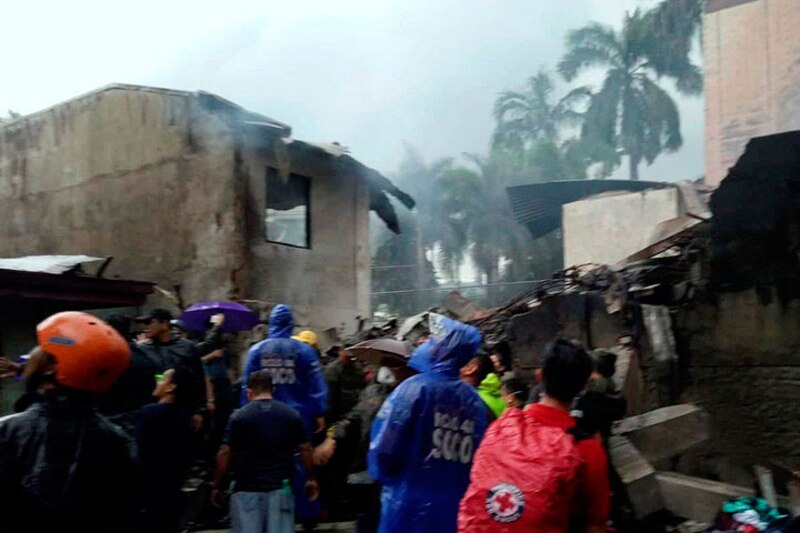 Incendio en una casa deja a varias personas heridas