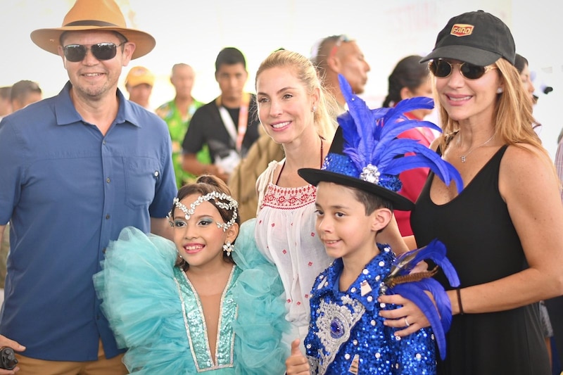 Reyes infantiles Aryam Barrientos y Manuelito Barbeito en la presentación oficial del Carnaval de Veracruz 2025