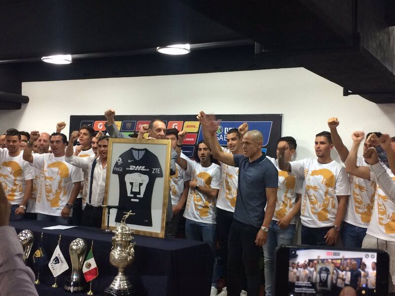 Jugadores del Club América presentan su nuevo uniforme