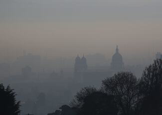 Buscan senadores obligar a dependencias a sustituir flotillas por autos cero emisiones