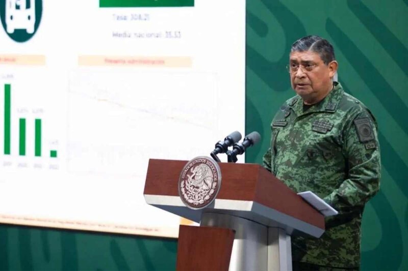 El General Luis Cresencio Sandoval, Secretario de la Defensa Nacional, durante una conferencia de prensa.