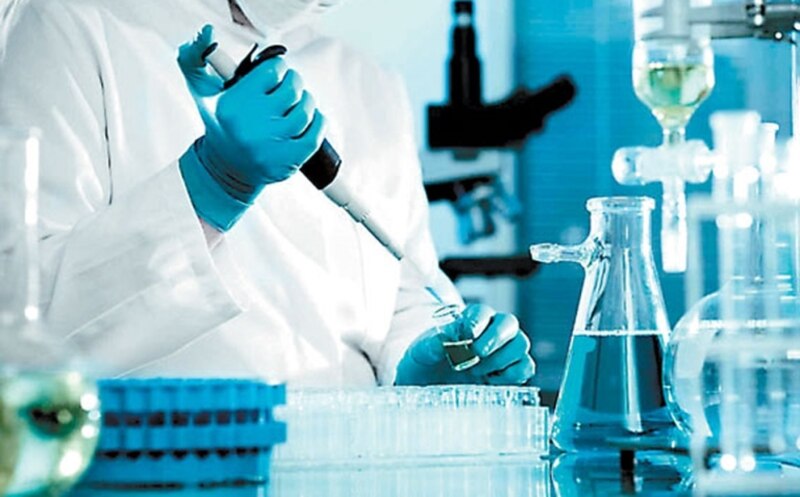Científico trabajando en un laboratorio