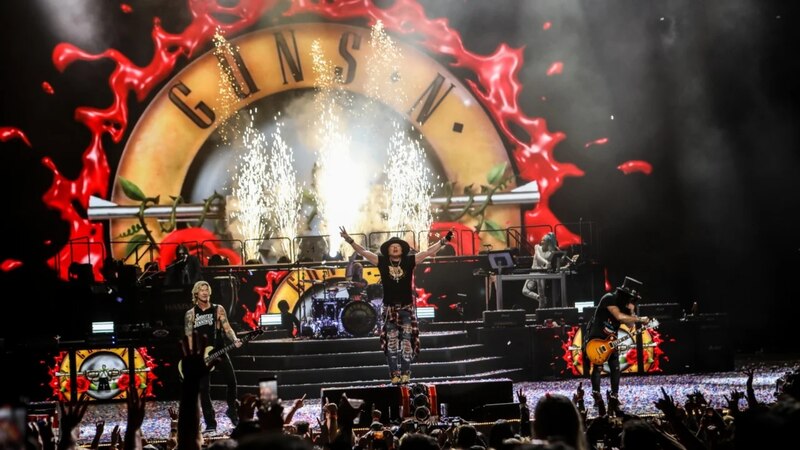 La banda Guns N´Roses en escenario durante un concierto
