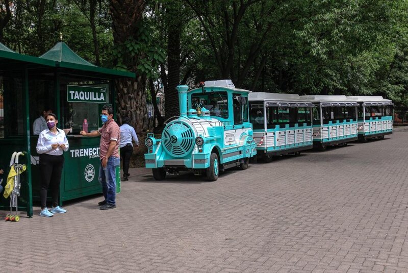 Tren turístico en el parque