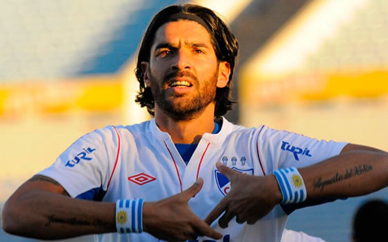 El futbolista argentino Mauro Óbolo celebra un gol