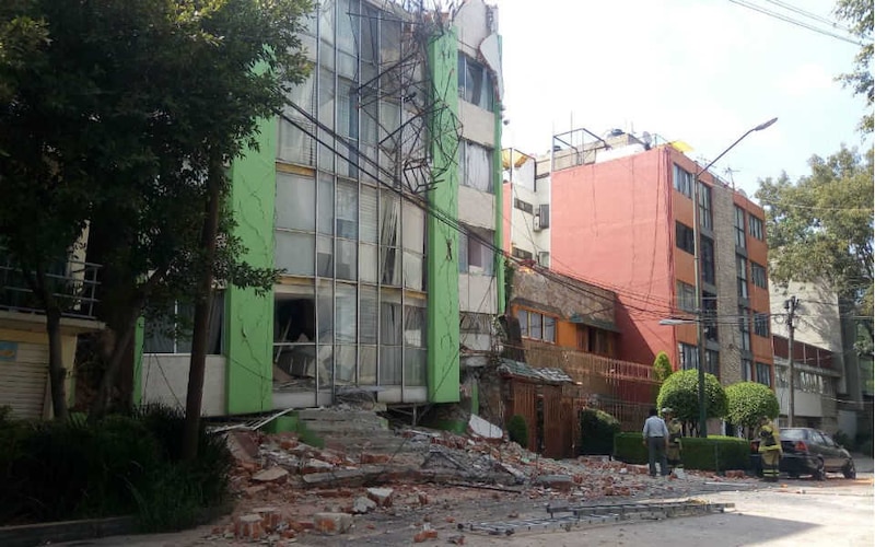Edificio dañado por un terremoto