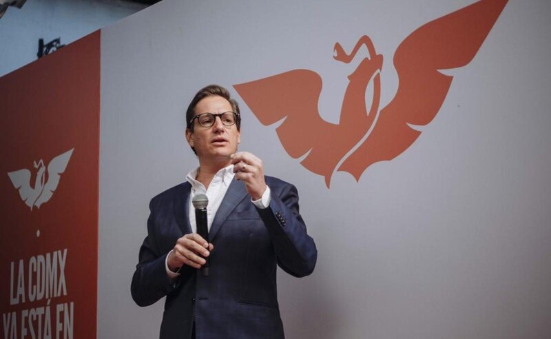 El político mexicano Ricardo Monreal durante un discurso.