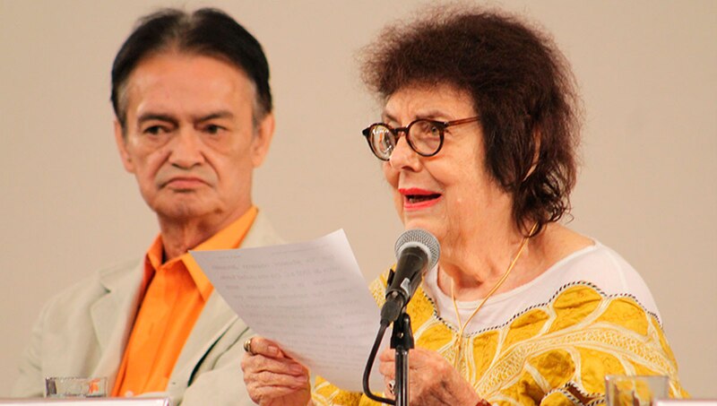 La escritora Elena Poniatowska en una conferencia.