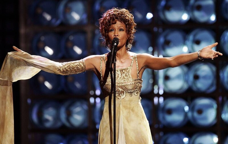 Whitney Houston cantando en concierto
