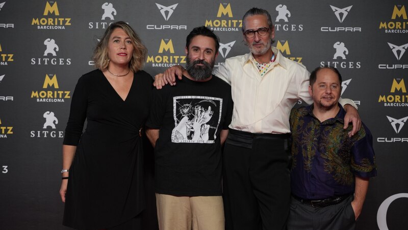 El director Paco Plaza, el actor Pablo Derqui, la actriz Ana Polvorosa y el actor Carlos Areces posan en la alfombra roja de la 55ª edición del Festival de Sitges.