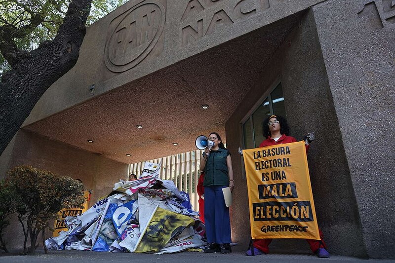 Protesta contra la basura electoral en la Ciudad de México