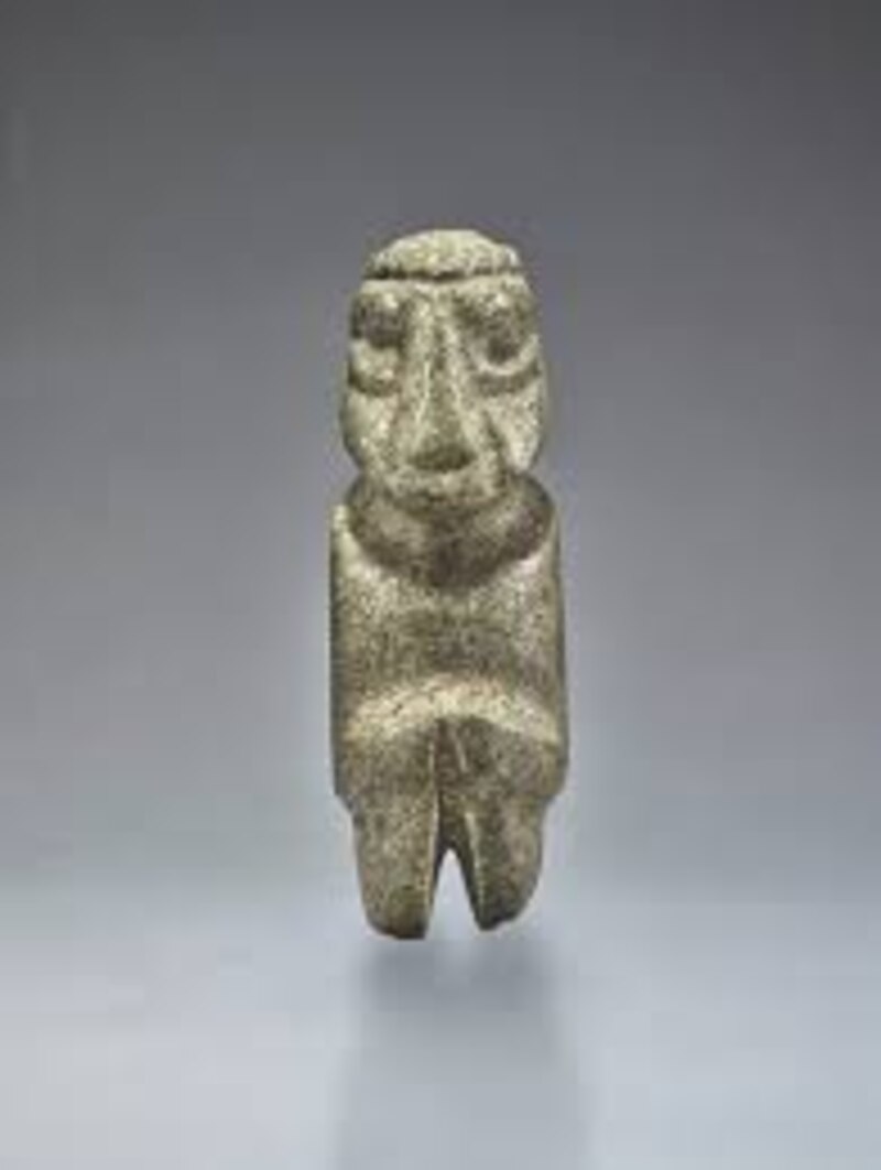 Estatuilla de un hombre sentado