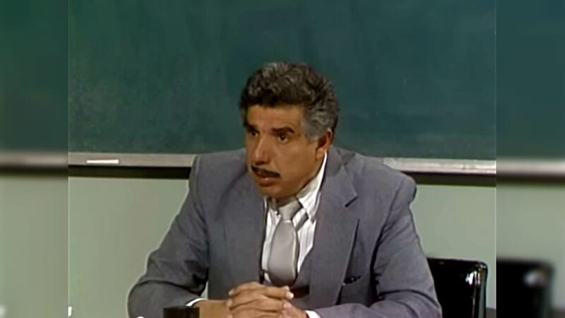 El profesor explica la lección