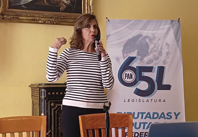 La diputada Josefina Vázquez Mota en la presentación de su libro