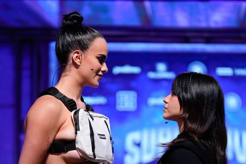 Alana Flores y Gala Montes en vivo
