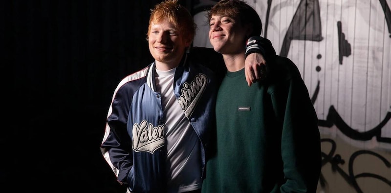 Ed Sheeran y su doble de cera en el museo Madame Tussauds de Londres