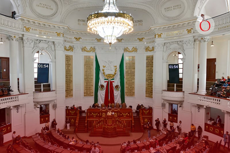Diputados panistas bloquean tribuna en el Congreso de CDMX por la desaparición del InfoCDMX