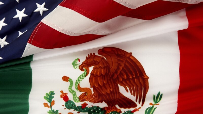 La bandera de México y Estados Unidos ondeando juntas