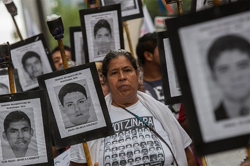 Marcha por los 43 estudiantes desaparecidos de Ayotzinapa
