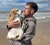Aaron Ramsey está desesperado por encontrar a su perra; duplica recompensa