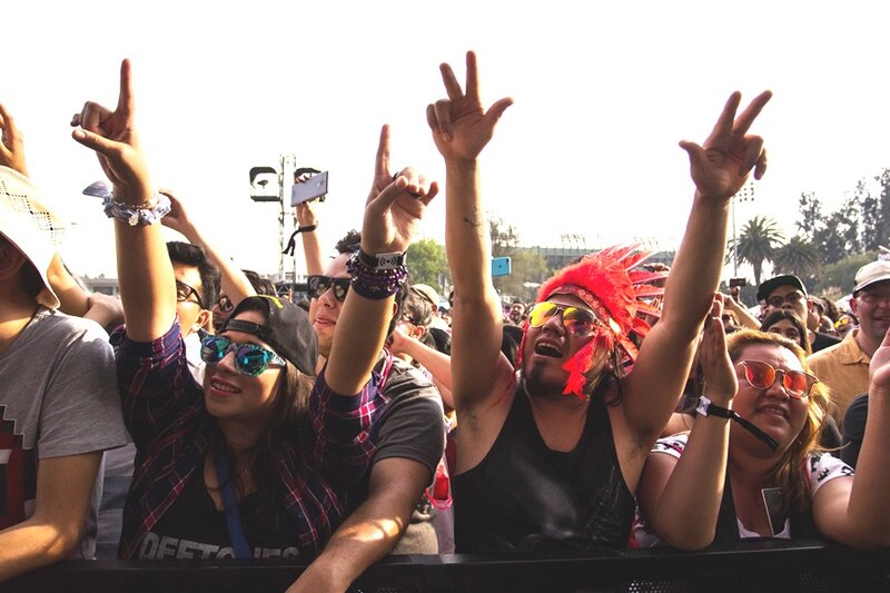 Multitud de personas en un concierto