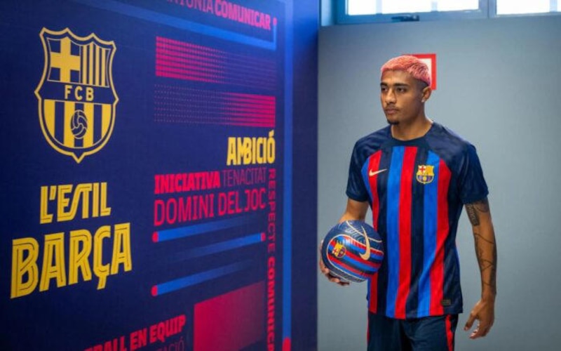 El futbolista Raphinha se incorpora al FC Barcelona