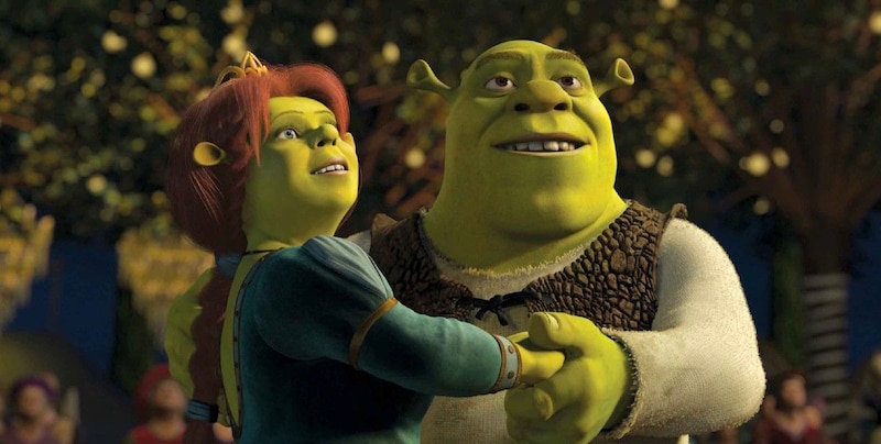 Shrek y Fiona bailando en el pantano