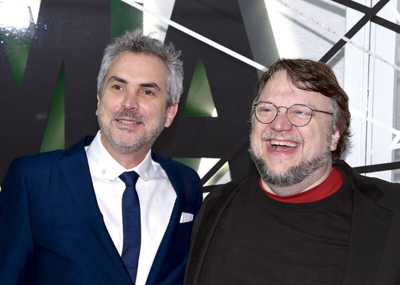 Guillermo del Toro y Alfonso Cuarón juntos en una alfombra roja