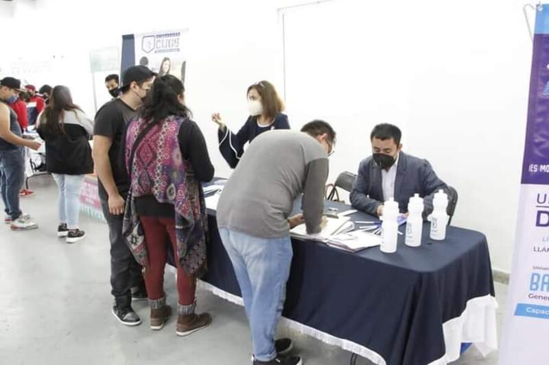 Estudiantes de la Universidad de Jaén asisten a una feria de empleo