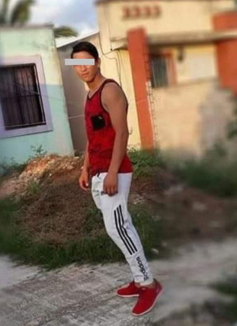 Joven hispano con ropa deportiva