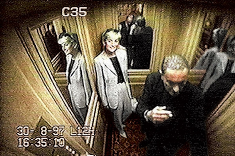 La Princesa Diana y Dodi Al-Fayed en el ascensor del Hotel Ritz de París