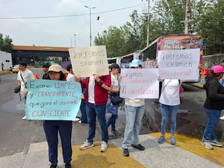 Aspirantes rechazados por la UNAM se concentran en CU para exigir transparencia en la admisión